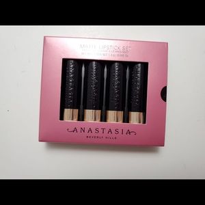 Beverly Hills Anastasia matte lipstick make up kit